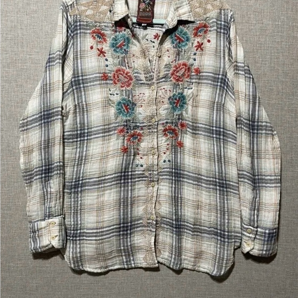 Johnny Was Workshop Embroidered Shirt Size Medium
